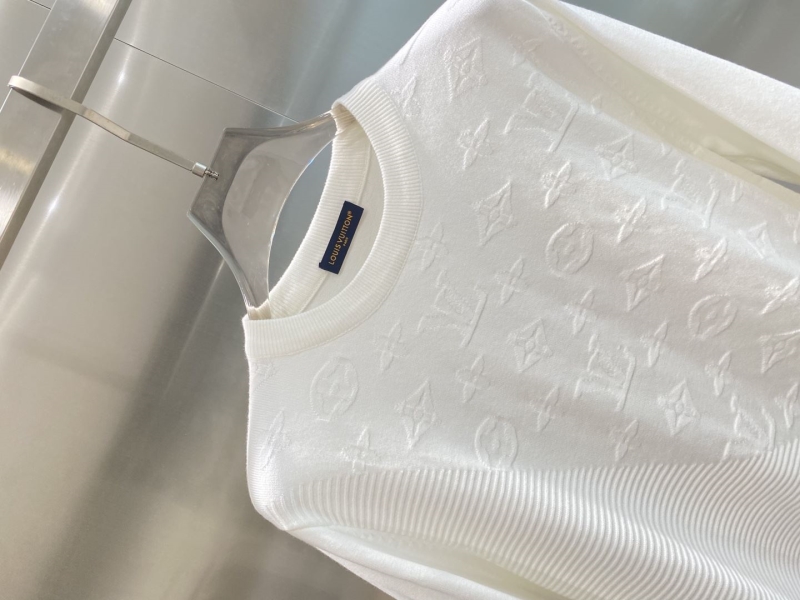 l0vis Vvtt0n sweater